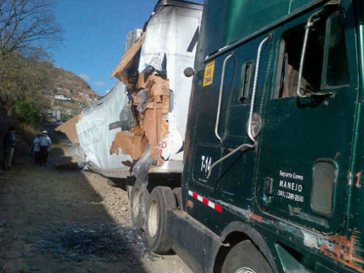 Rastra provoca múltiple colisión en carretera al sur de Honduras