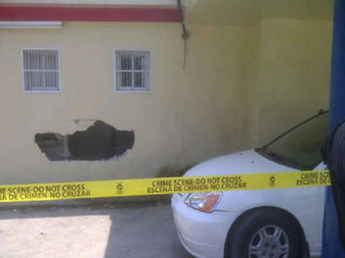 Asalto de película en sucursal de banco en Atlántida