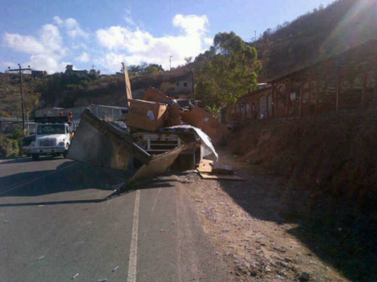 Rastra provoca múltiple colisión en carretera al sur de Honduras
