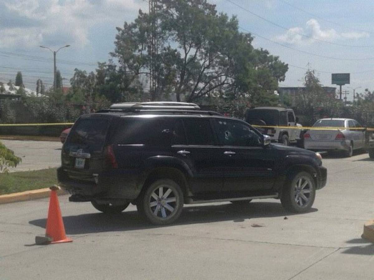 Esta es la camioneta en la que Luis Francisco Estrada se transportaba en el primer atentado de marzo de este año donde logró sobrevivir.