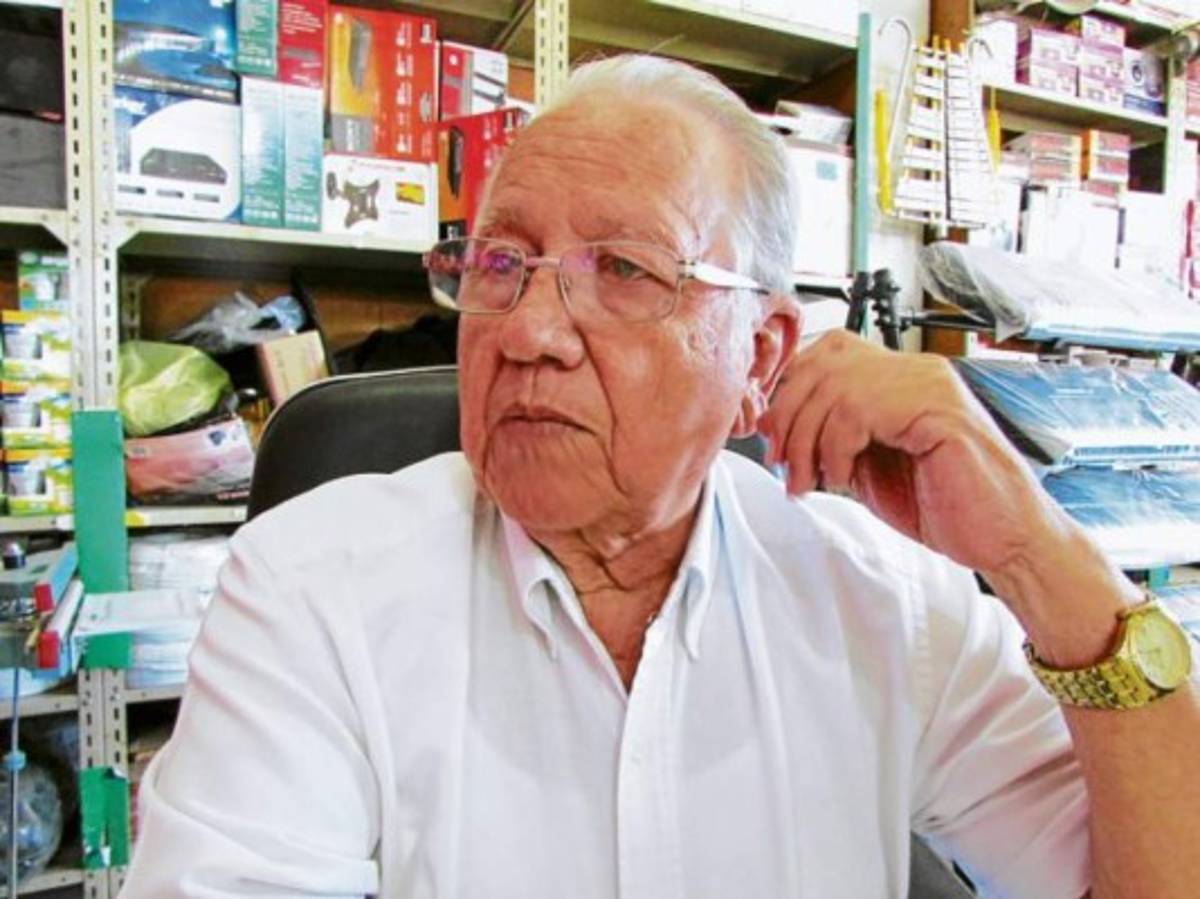 Un emprendedor con vocación de servicio forjado entre dulces y pan