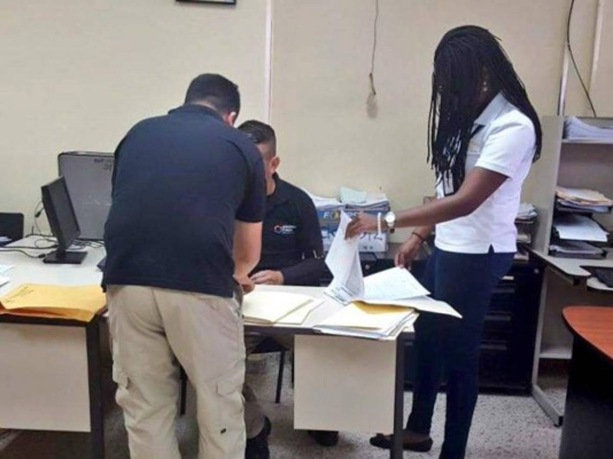 Secuestran documentos en Empresa Nacional Portuaria por investigación contra supuestos testaferros de Los Cachiros