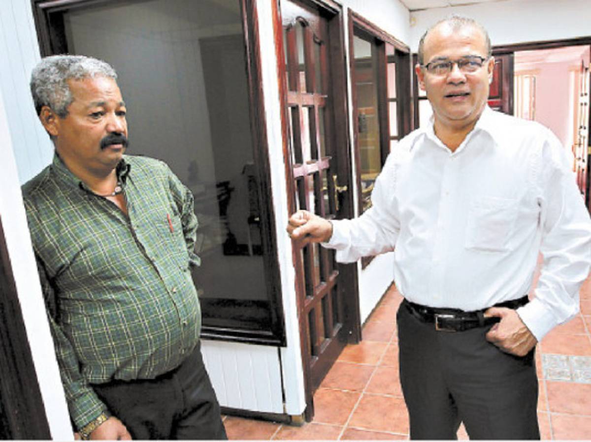 Pavón denuncia a traidores que transaron credenciales