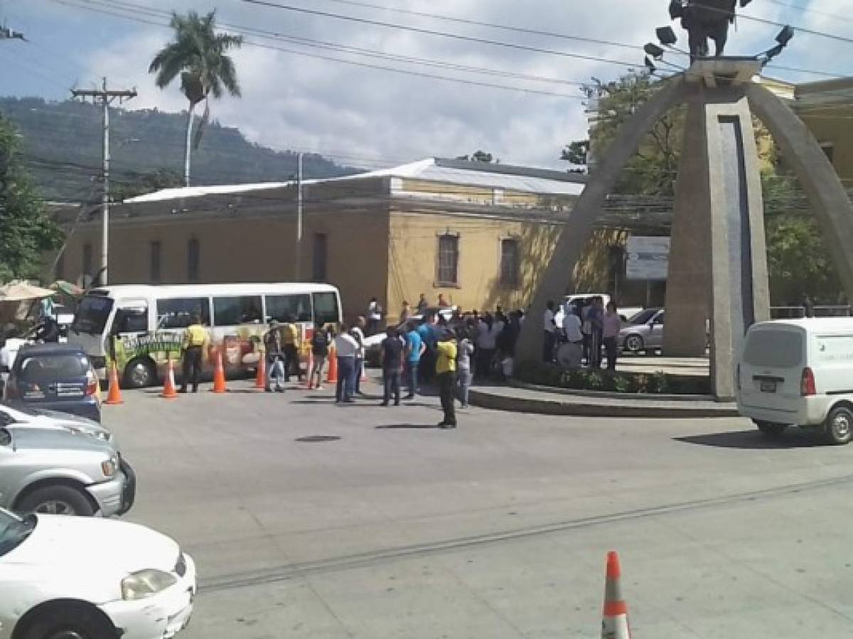 Alumnos de la Pilar Salinas exigen respeto en las calles