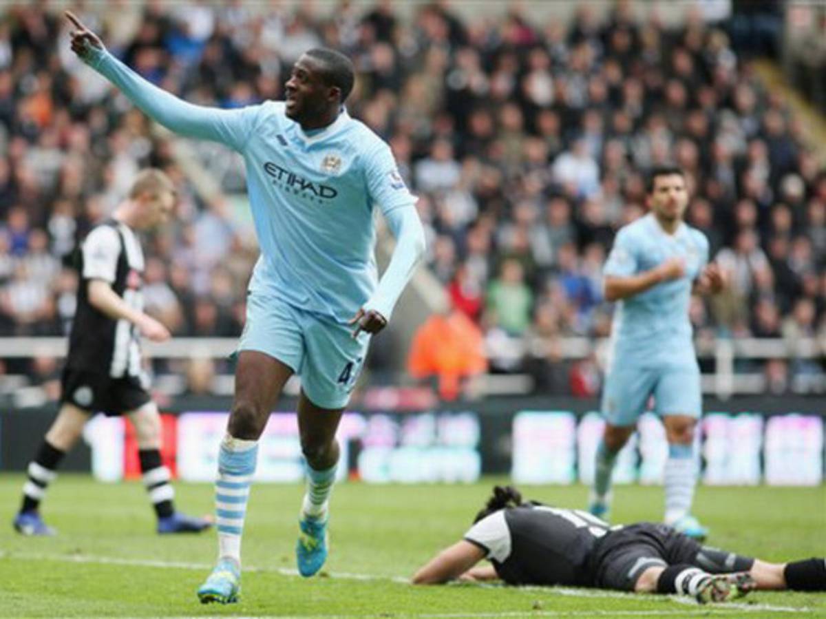 Con dos goles, Yaya Touré acerca al título a Manchester City