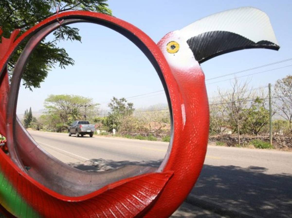 Los baches y las fallas geológicas, riesgos en carretera a oriente