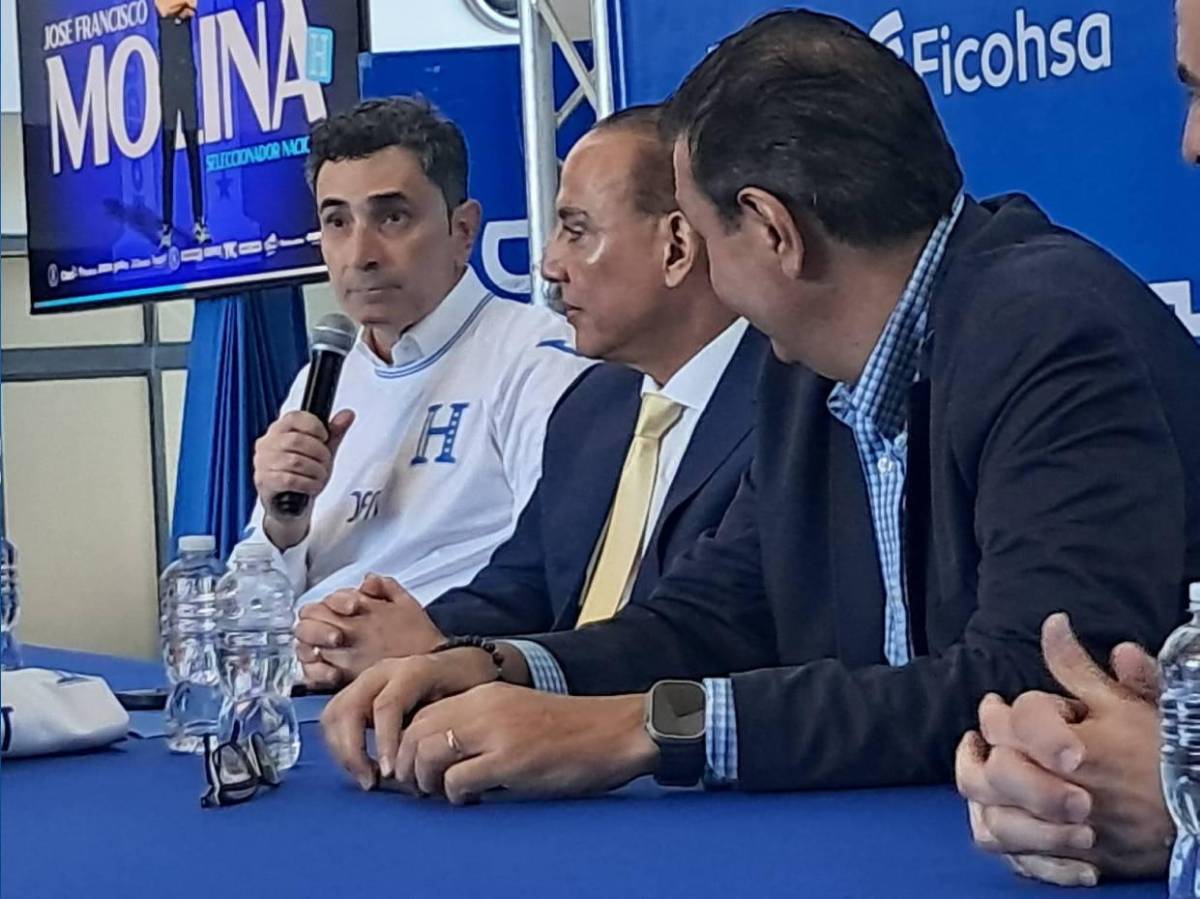 Momento incómodo y personalidades: Así se vivió la presentación del nuevo técnico de Honduras