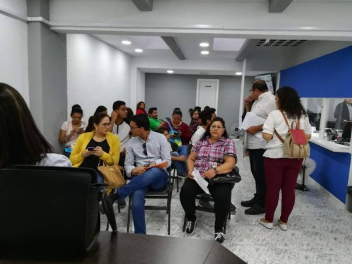 Pasaportes hondureños en España son entregados en solo unas horas