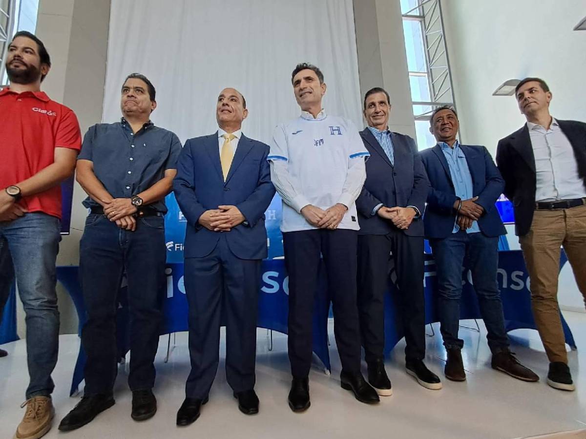Momento incómodo y personalidades: Así se vivió la presentación del nuevo técnico de Honduras
