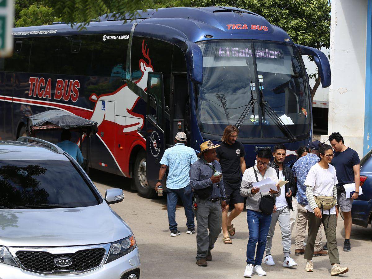 $!El flujo de hondureños hacia Costa Rica ha disminuido luego que se exigiera la visa para el ingreso, informaron operadores de transporte de personas.