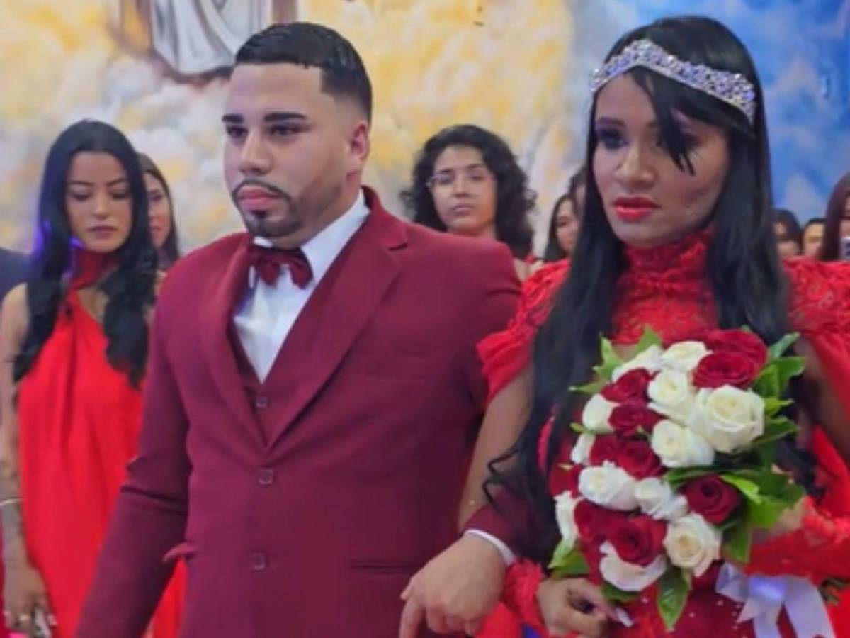 Alabanzas y bendición: así fue la primera boda en la Iglesia de Lucifer