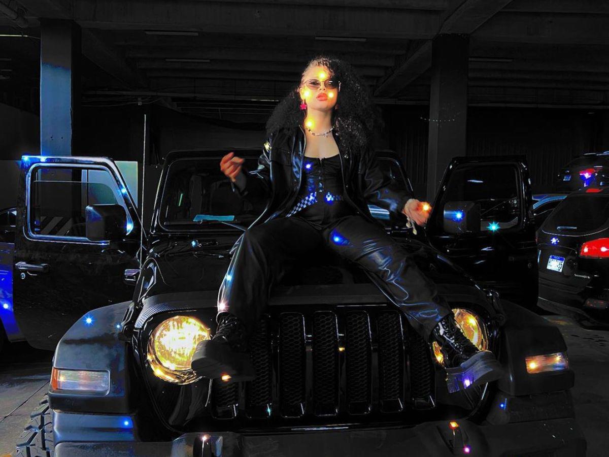 Cesia Sáenz denuncia sabotaje a su automóvil y dice que tiene videos del responsable