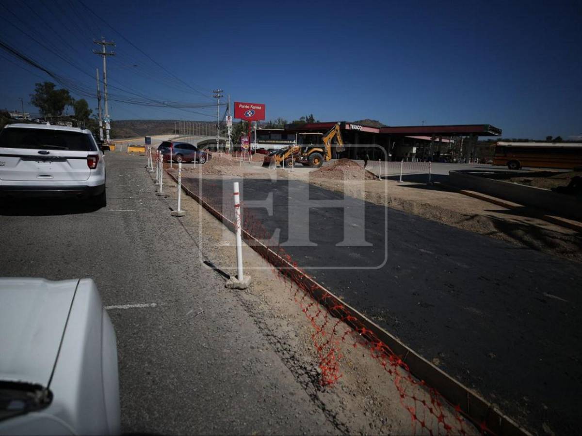Aplican capa asfáltica en vías adyacentes al puente Papa Francisco