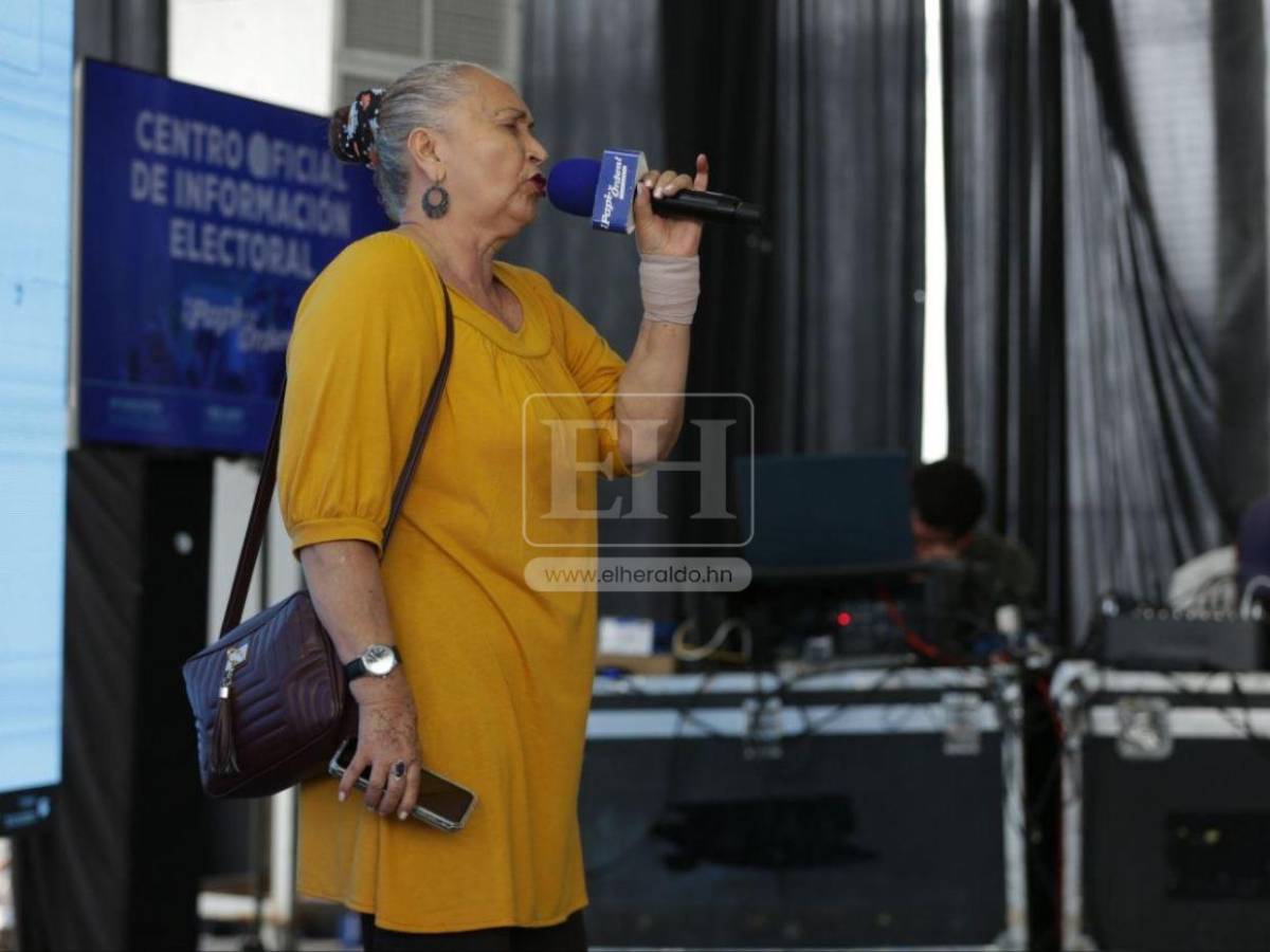 Partido Nacional en momento de oración durante escrutinio de actas: ¿Quién ganará?