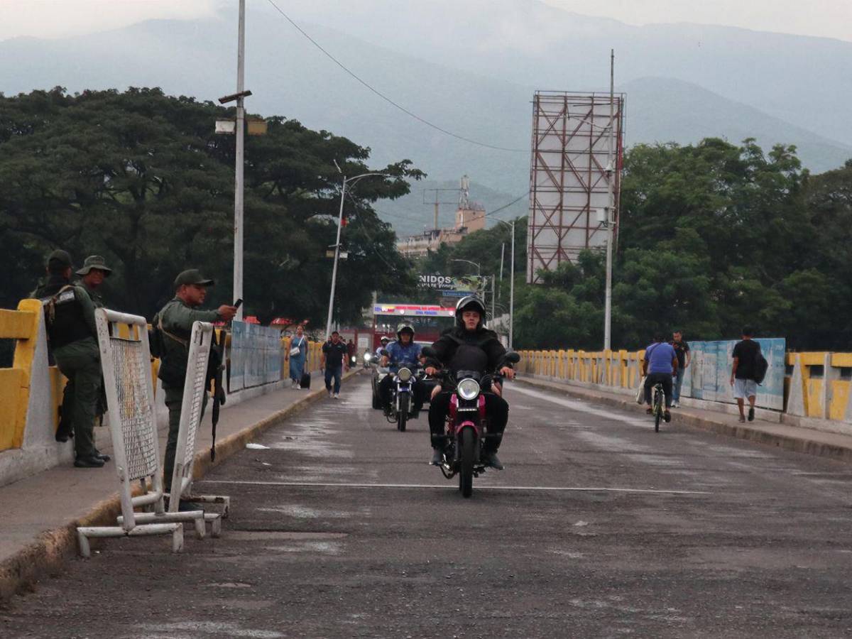 Ejército colombiano resguarda la frontera con Venezuela tras ataque de Estados Unidos
