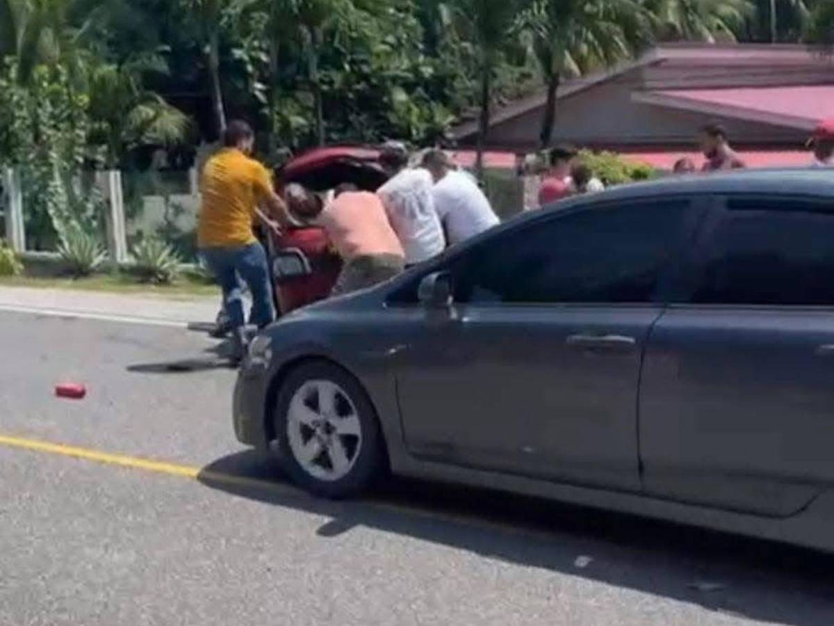 Él iba en carro prestado y la novia lo conducía, pero ella se fugó: testigos sobre colisión en Omoa