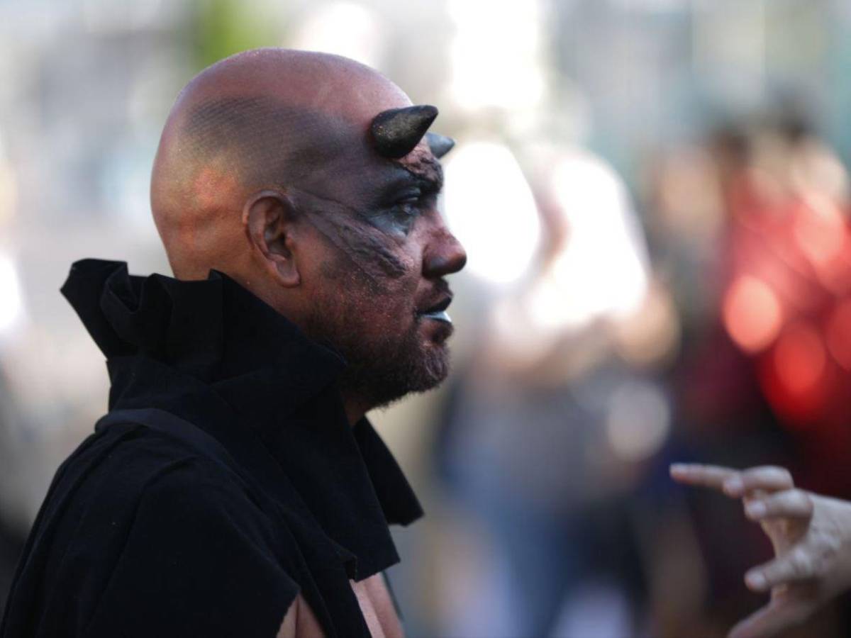 Sacrificio, dolor y el mal: Las 20 mejores imágenes que dejó el Vía Crucis en la capital