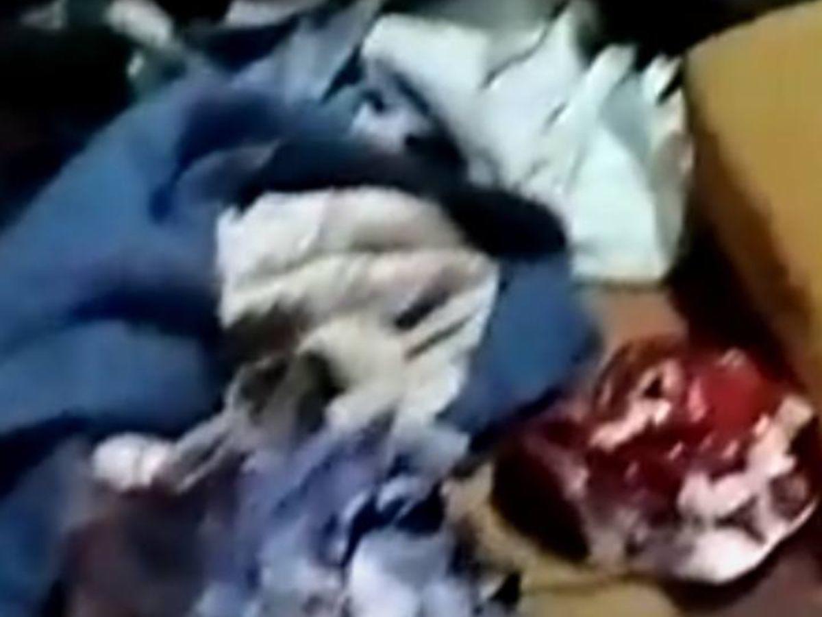 Ropa tirada y sangre: así era la cuartería donde hallaron dos cuerpos encostalados bajo una cama