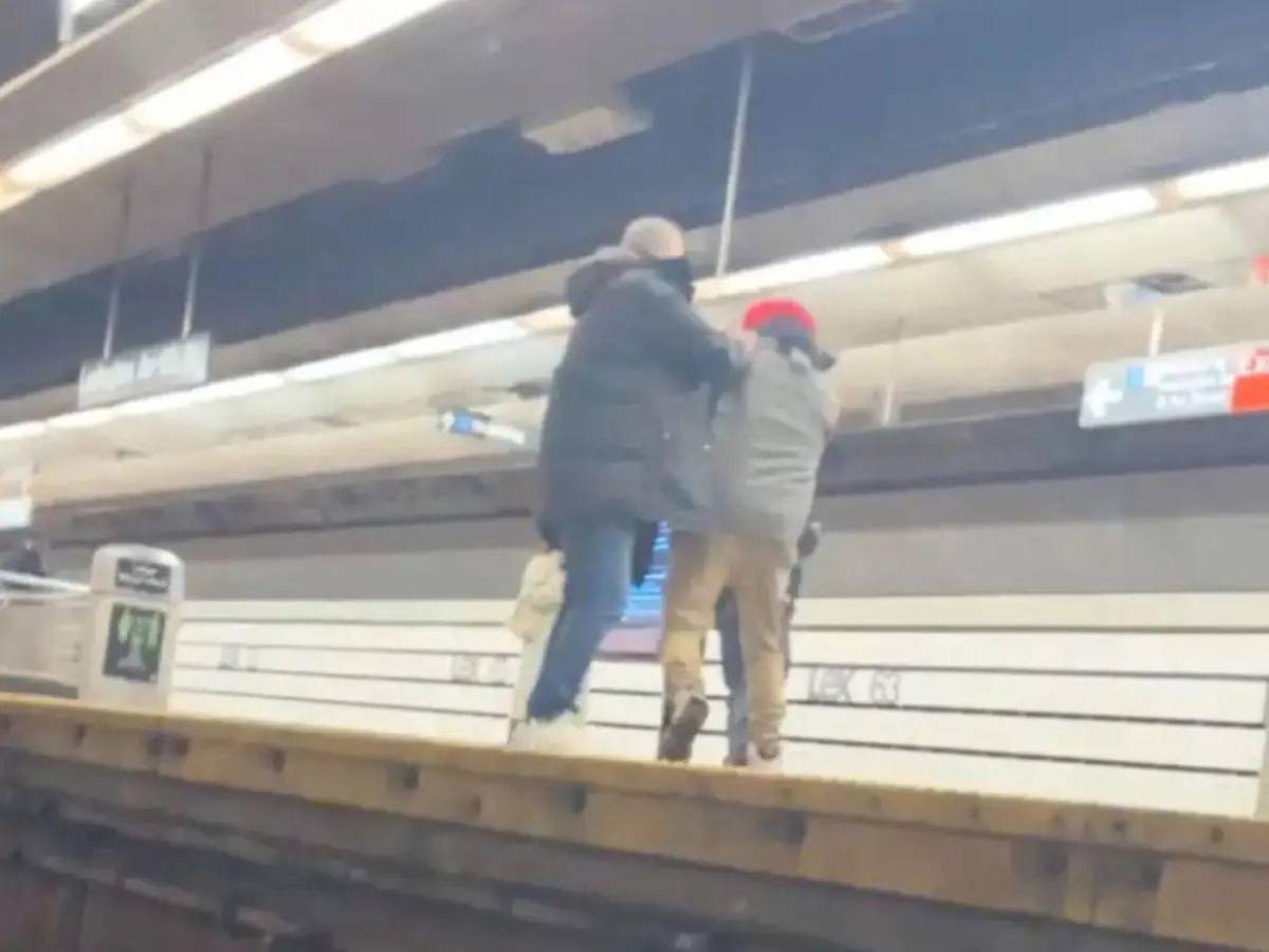 Empujó a un anciano de 83 años a las vías del metro: Arrestan hondureño en EE UU