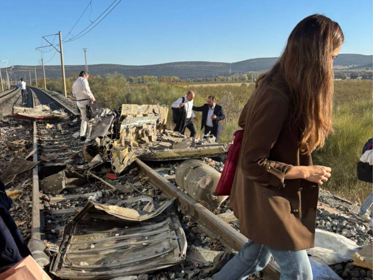 Las primeras imágenes de accidente de trenes en Toledo, que ya deja unos 64 muertos