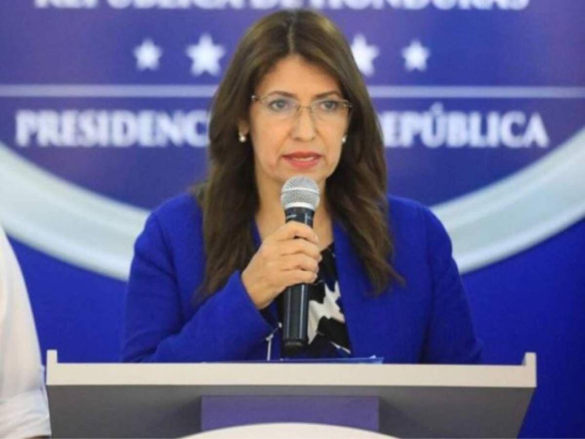 Exministra de Salud, Alba Consuelo Flores, se entregará voluntariamente