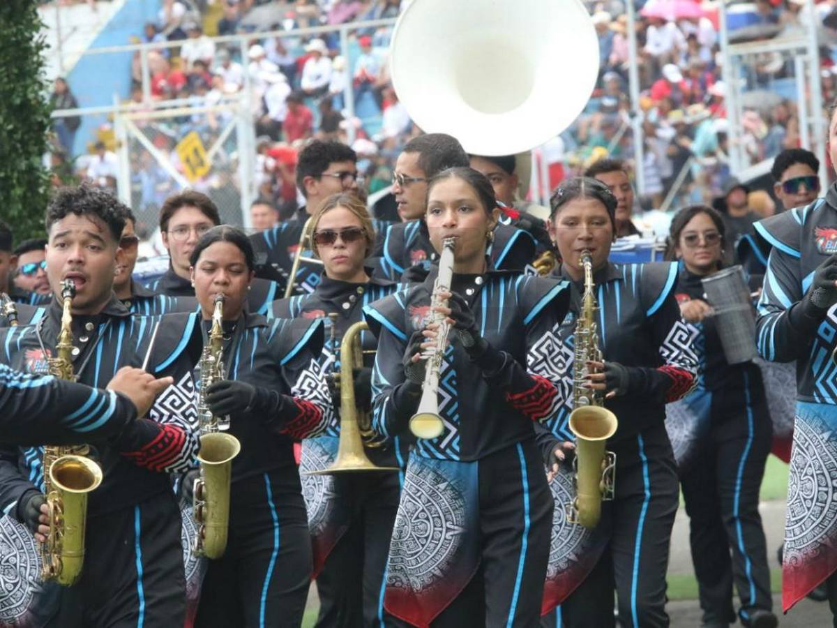 Patriotismo y creatividad, los mejores trajes de las bandas en los desfiles patrios Honduras 2025