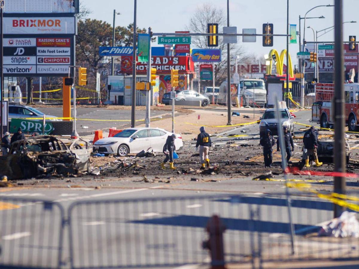 Las impactantes imágenes de la zona dónde cayó avión en Filadelfia; suma 7 muertos