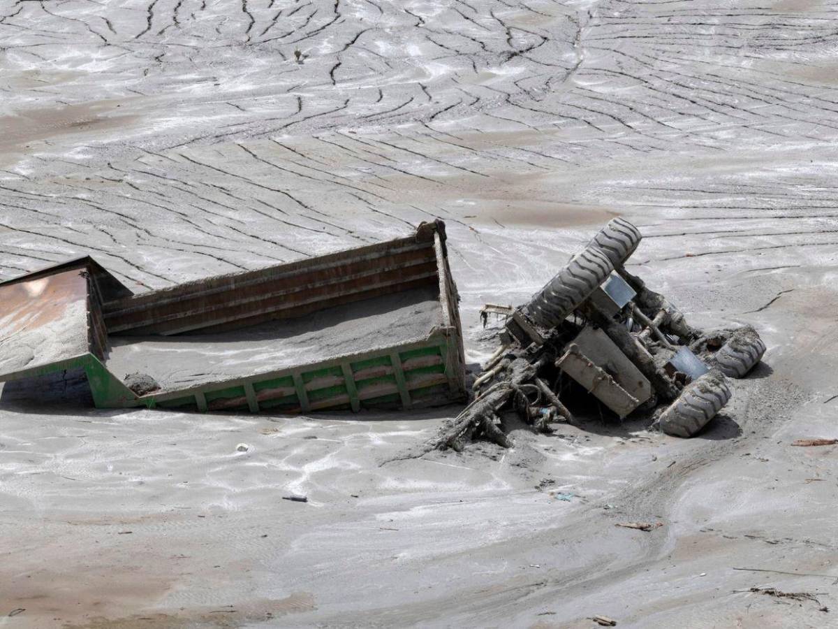 Destrucción en Nepal: riada suma más de 800 muertos y llegan rescatistas internacionales