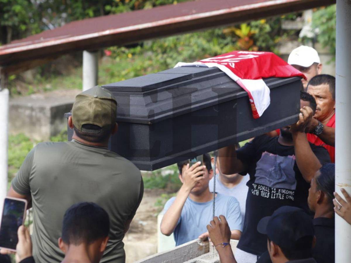 Con multitudinario entierro dan último adiós a Sebastián Serrano, menor muerto en accidente en Omoa
