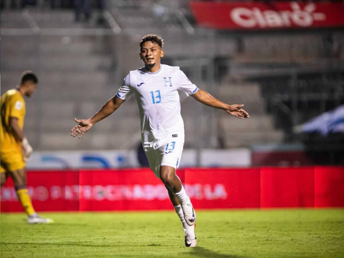 Lo que hizo la pareja del año, lindas chicas y bronca: Postales del triunfo de Honduras vs Nicaragua