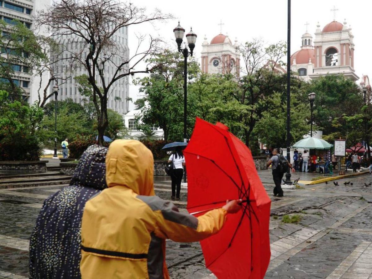Se esperan lluvias este viernes por cuña de alta presión en Honduras
