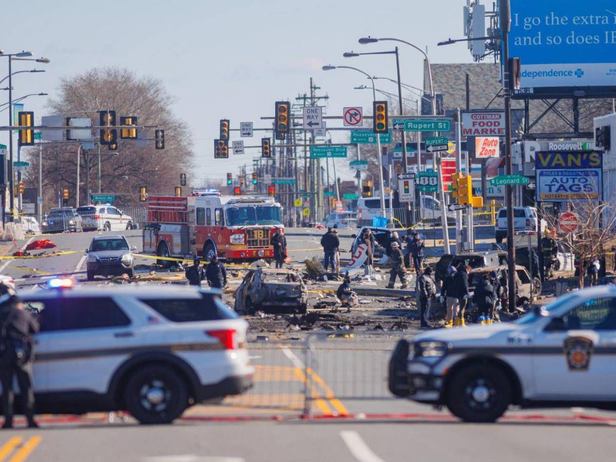Las impactantes imágenes de la zona dónde cayó avión en Filadelfia; suma 7 muertos