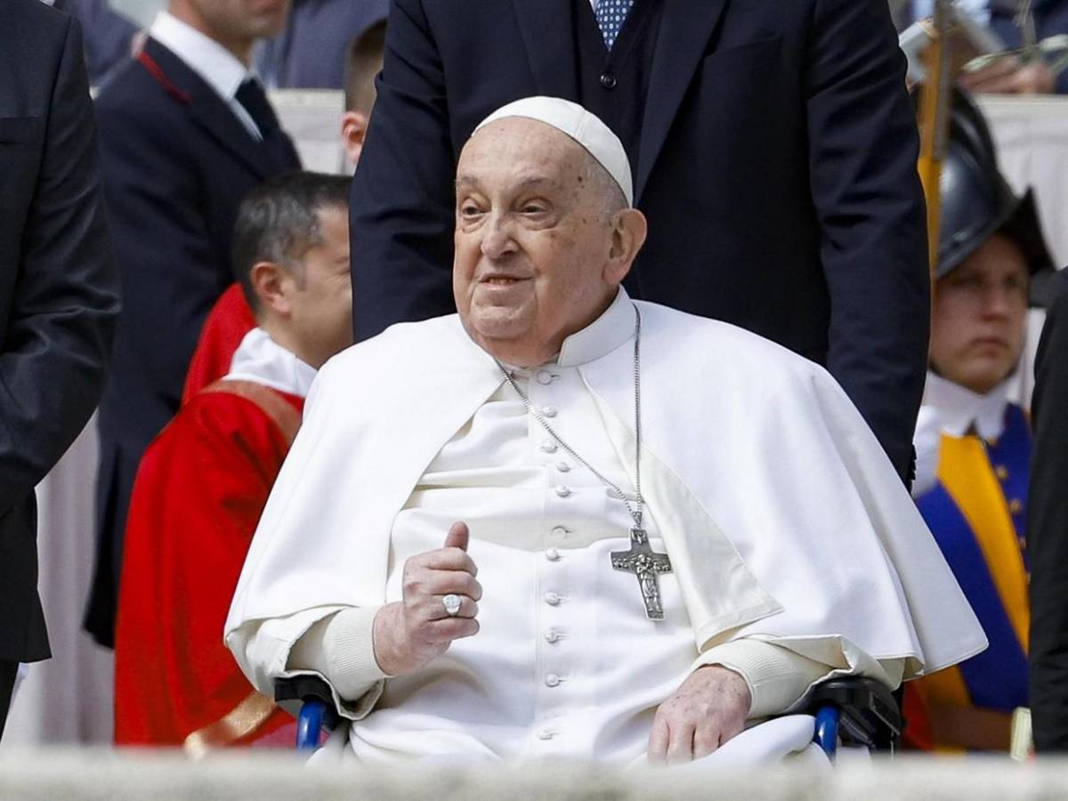 Sin oxígeno y deseando una feliz Semana Santa reaparece el papa Francisco Sin oxígeno y deseando una feliz Semana Santa reaparece el papa Francisco