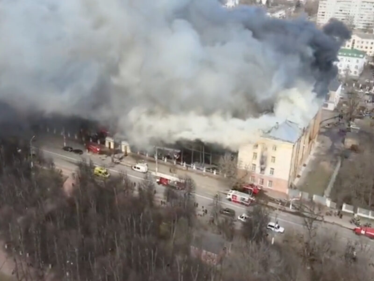 Sube a 17 de balance de muertos por incendio en un instituto militar en Rusia