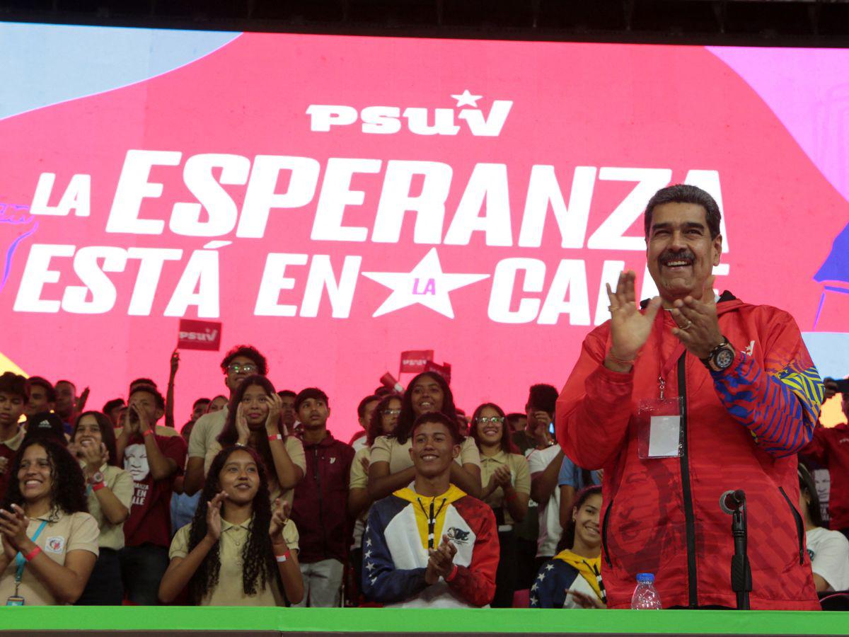 Nicolás Maduro inscribe su candidatura para elecciones presidenciales en Venezuela