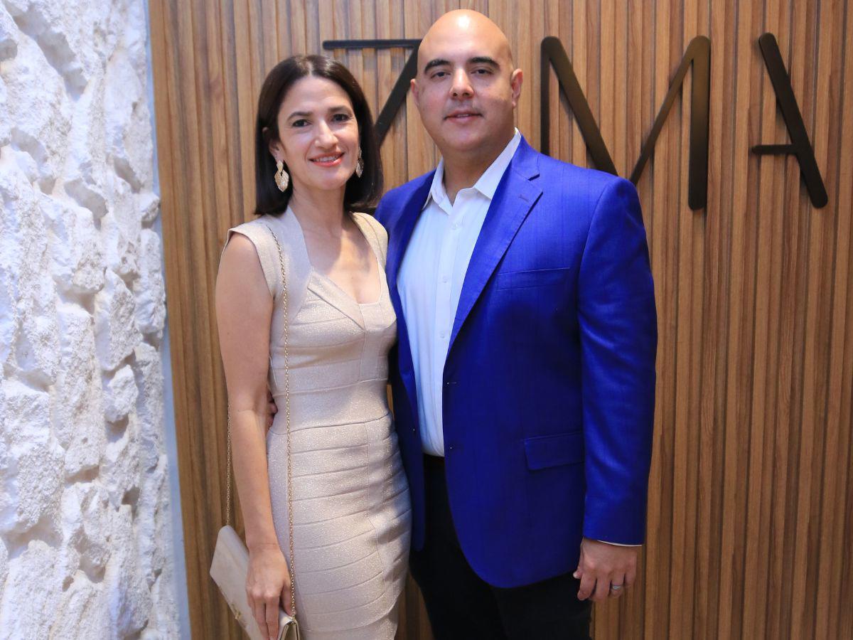 Refinado brindis por el lanzamiento de Zima Uno