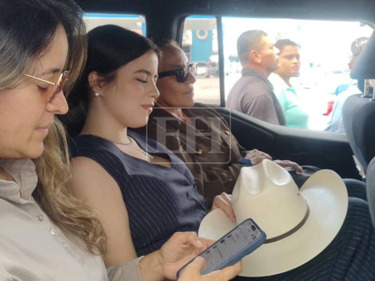 “No voy a dar más detalles... tengo enemigos”: Así salió Manuel Zelaya y su familia rumbo a México