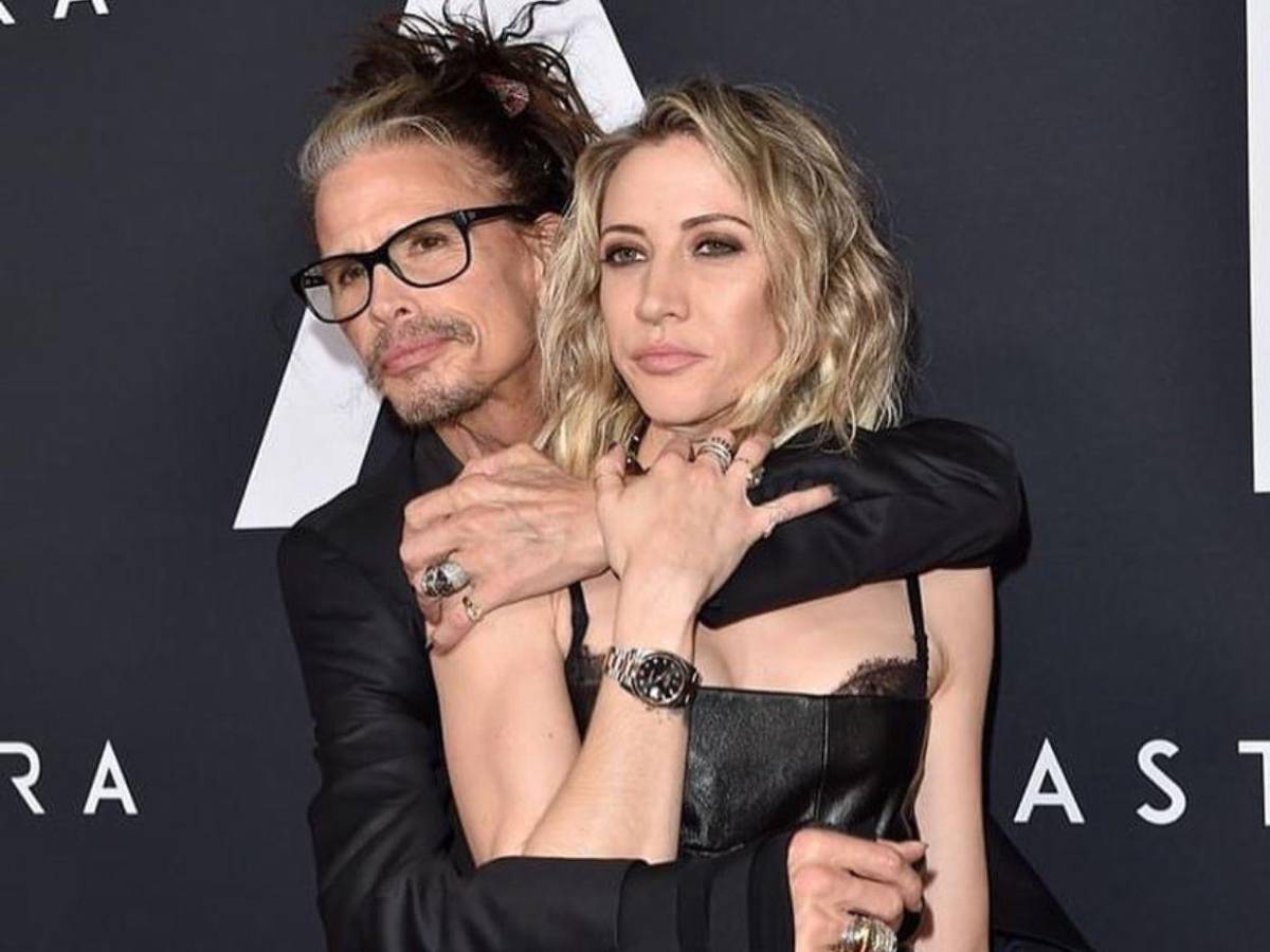 Steven Tyler, cantante de Aerosmith, enfrenta rumores de ruptura con su novia 39 años menor