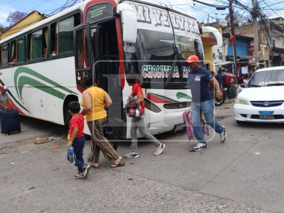 Veraneantes comienzan a salir de Tegucigalpa por la Semana Santa 2026