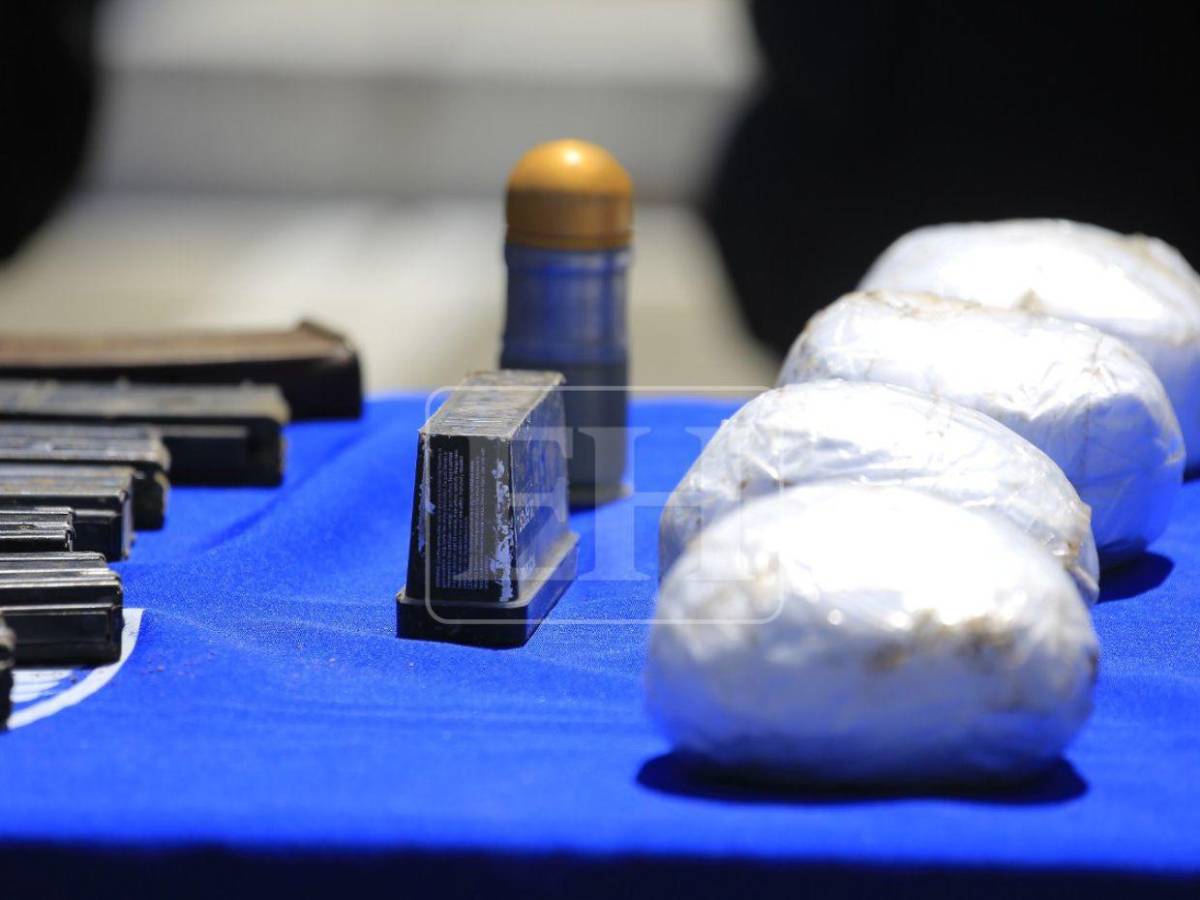 Armas, drogas e indumentaria policial: lo que decomisaron a líder de “La Kleivona”