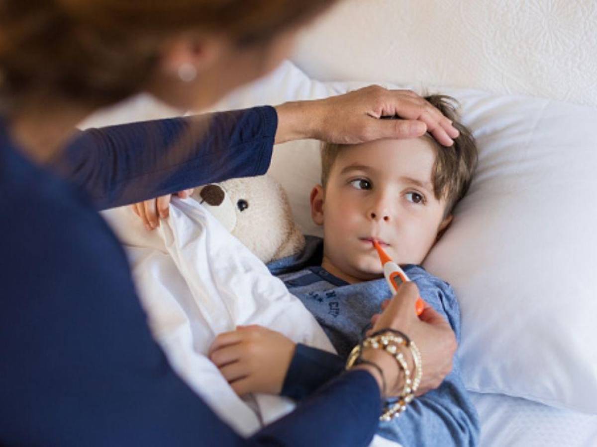 Si un infante presenta fiebre sin ninguna razón clara y reiterativa, preste atención.