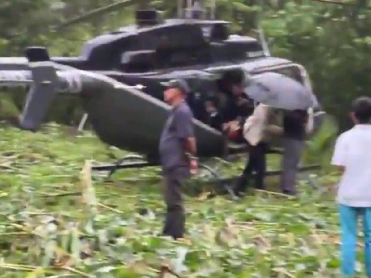 Aterrizaje forzoso en Cortés: el momento exacto en que Xiomara Castro baja del helicóptero