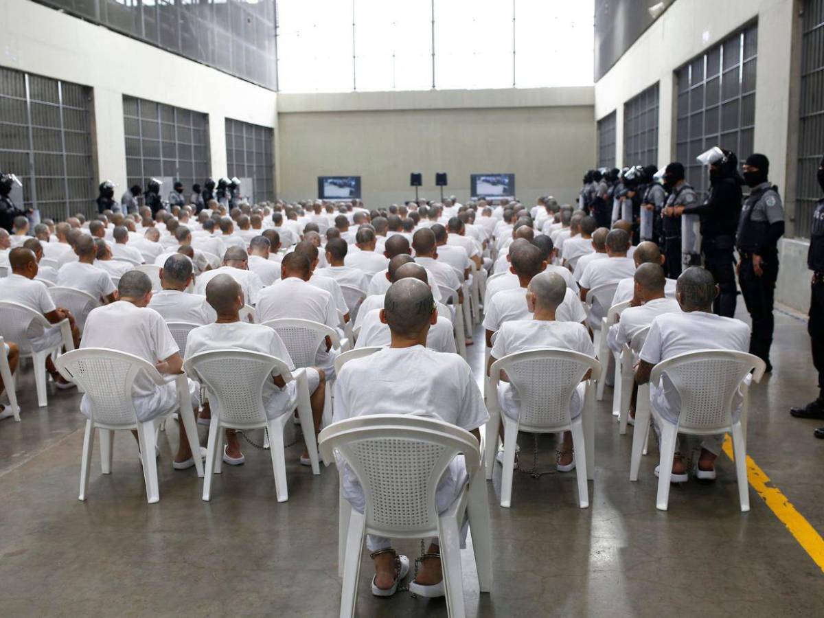 Las imágenes del inédito megajuicio contra más de 400 presuntos pandilleros en El Salvador
