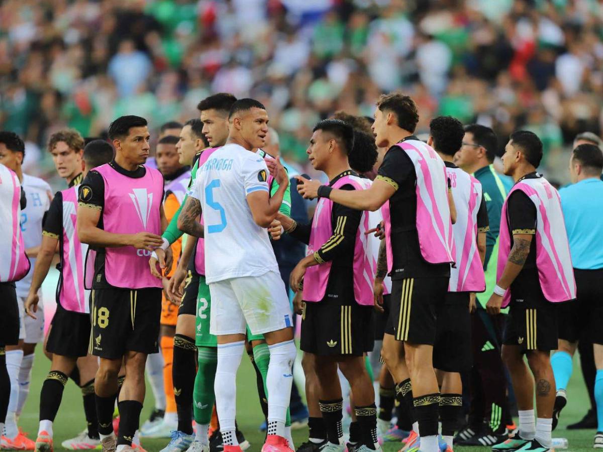 No se vio en TV: Peleas en las gradas del Honduras vs México e intrusos en la cancha