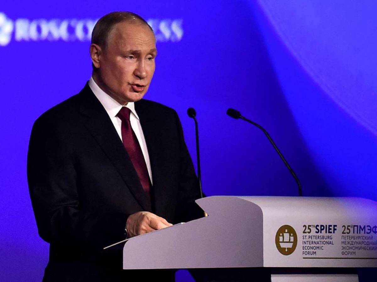 Putin se dice “orgulloso” de la acción del ejército ruso en Ucrania