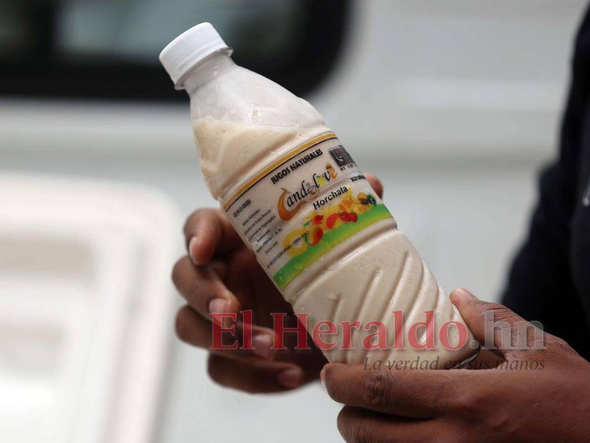 Con jugos 100% naturales, joven periodista emprende en la capital