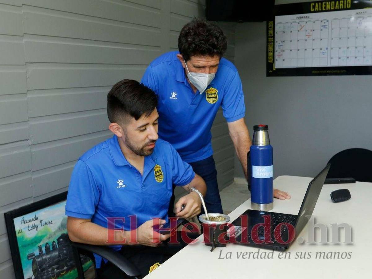 Trabajando junto a su hijo Eric.