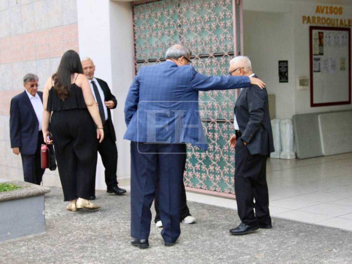 Entre lágrimas y flores, familiares despiden a la chef Sandra Díaz del Valle