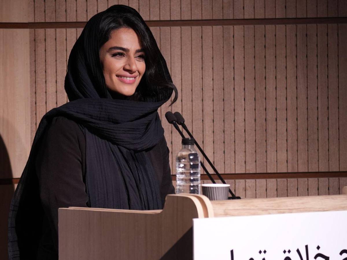 Hiva Seyfizadeh, cantante iraní condenada a 4 años de prisión por cantar ante hombres