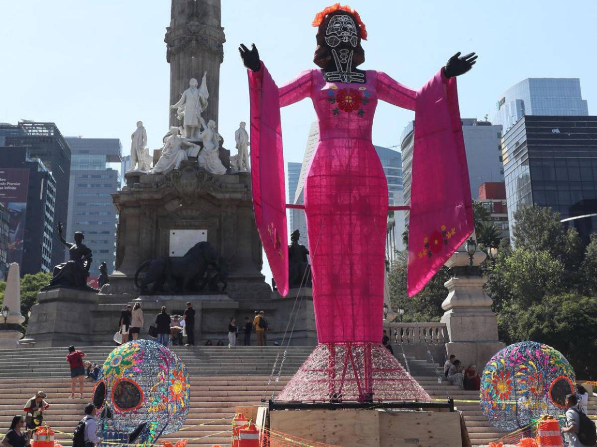 Altares, catrinas y fotos de recuerdo: preparativos en México para el Día de Muertos